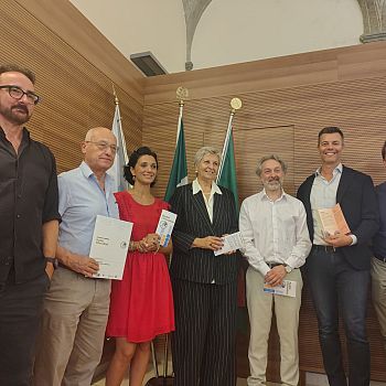 /images/0/6/06-foto-di-gruppo-per-radio-cherubini.jpg