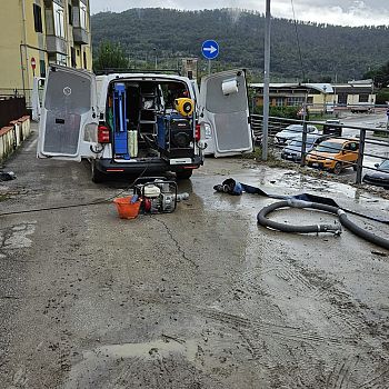 /images/0/8/08-emergenza-meteo-lavori-04-11-motopompe-vaiano--1-.jpeg