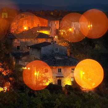 /images/1/2/12-borgo-ilborro-ph-valeriaraniolo-5-lights.jpg