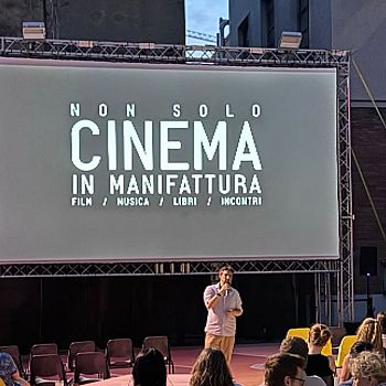 /images/1/4/14-cinema2-cropped-98.jpg