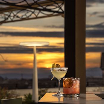 /images/1/5/15-tivoli-palazzo-gaddi-rooftop-cocktails-sunset-detail-6000x4000--1-.jpg