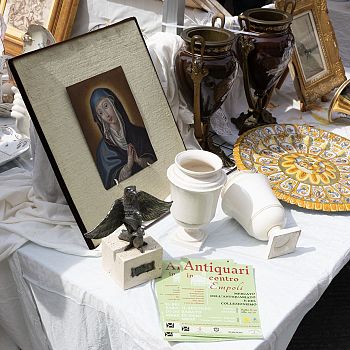 /images/1/6/16-foto-archivio-antiquari-in-centro-2.jpeg