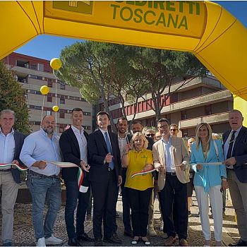 /images/1/6/16-taglio-del-nastro-con-coldiretti-e-direzione-asl.jpg