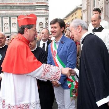 /images/1/7/17-cardinale-betori-ed-il-sindaco-dario-nardella-davanti-al-duomo-di-firenze.jpg