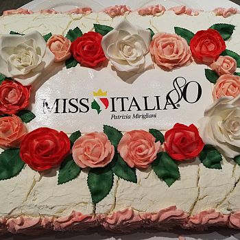 /images/1/7/17-la-torta-degli-80-anni-di-miss-italia.jpg