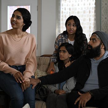 /images/1/8/18-our-big-punjabi-family.jpg