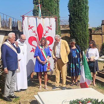 /images/1/9/19-deposizione-corona-sepolcro2-cropped-99.jpeg