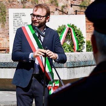 /images/2/0/20-cerimonia-24-luglio-intervento-vert.jpeg