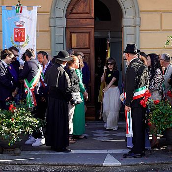/images/2/0/20-consegna-stendardi.jpg