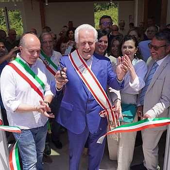 /images/2/1/21-ok-crespina-3-taglio-del-nastro.jpg
