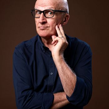 /images/2/2/22-paolo-hendel-197479-©fabriziofenucci.jpg