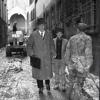 /images/2/4/24-piero-bargellini-1.jpg