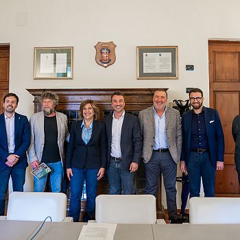 /images/2/5/25-conferenza-stampa-1.jpg