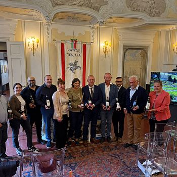/images/2/5/25-conferenza-stampa-lamole-2025-1.jpeg