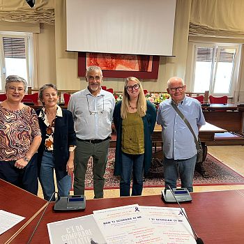 /images/2/6/26-rappresentanti-di-spi-cgil-e-giardino--insieme-all-assessora-mori.jpeg