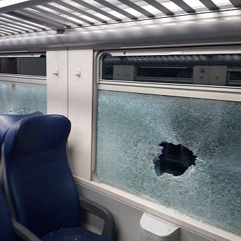 /images/2/6/26-treno-regionale-danneggiato-6.jpeg