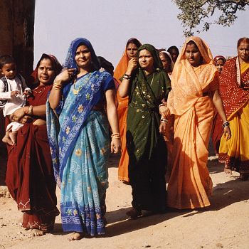 /images/2/8/28-india---donne-in-sari.jpg