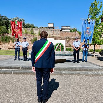 /images/2/9/29-cerimonia-24-luglio-vert-corona.jpeg