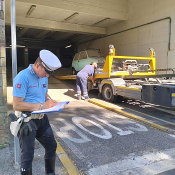 /images/2/9/29-rimozione-auto-san-casciano-1.jpeg