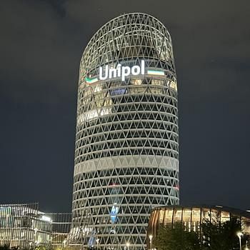 /images/3/0/30-foto-torre-di-notte.jpg