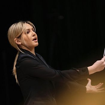 /images/3/1/31-vanessa-benelli-mosell-conducting.jpg