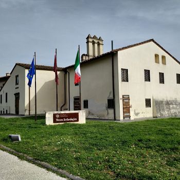 /images/3/7/37-museo-archeologico.jpg