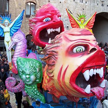 /images/3/9/39-carnevale-san-gimignano-5.jpg