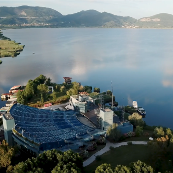 /images/3/9/39-teatro-puccini-lago.png