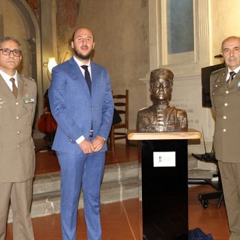 /images/4/1/41-5--evento-fondazione-salomone-scoprimento-statua.jpg