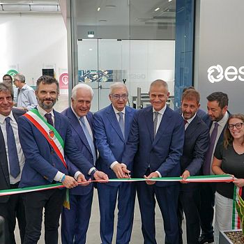 /images/4/1/41-inaugurazione-control-room-its-sede-estra-prato-taglio-del-nastro-perra-irace-biffoni-giani-foti-macri-ciolini-torselli-laporta.jpg