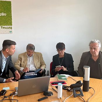 /images/4/4/44-il-direttore-generale-valerio-mari-durante-la-conferenza.jpg