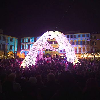 /images/4/4/44-le-mani-della-vita.jpg