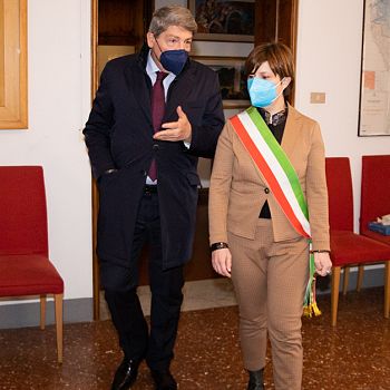/images/4/8/48-visita-prefetto-valenti-11.jpg