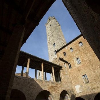 /images/4/9/49-ingresso-pinacoteca-san-gimignano.jpg