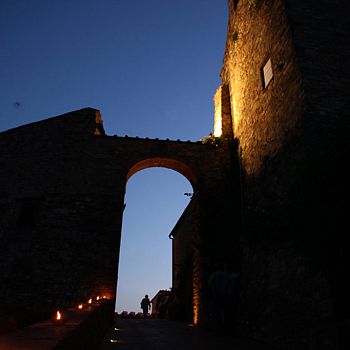 /images/5/0/50-3-castello-di-tignano.jpg