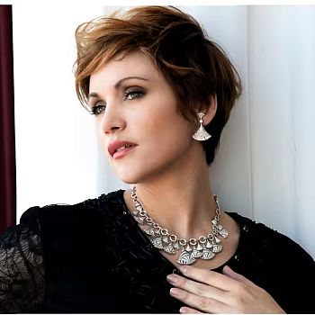 /images/5/0/50-carmen-giannattasio.jpg