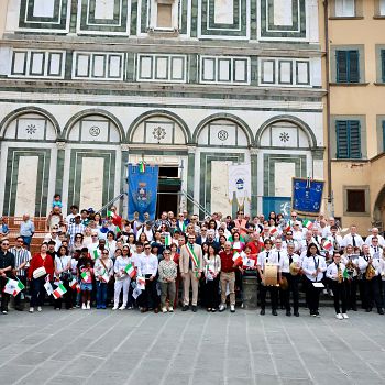 /images/5/0/50-cerimonia-foto-gruppo-1.jpeg