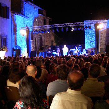 /images/5/2/52-4-castello-di-tignano.jpg