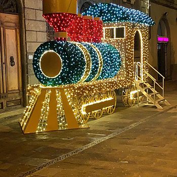 /images/5/2/52-installazione-luminosa-treno-empoli.jpg