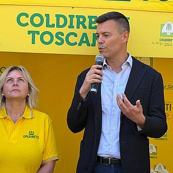 /images/5/2/52-la-presidente-di-coldiretti-toscana-cesani-e-il-direttore-generale-mari.jpg