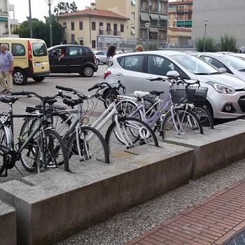 /images/5/6/56-biciclette-rastrelliere.jpg
