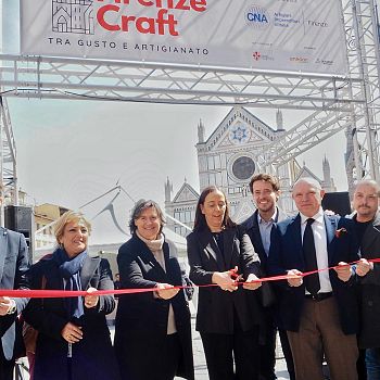 /images/5/6/56-taglio-nastro-firenze-craft-2026.jpg