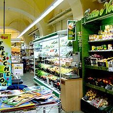 /images/5/7/57supermarket-supermercato-banchi.jpg