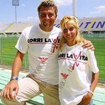 /images/5/8/58il-nuovo-portiere-fiorentino-sebastien-frey-con-la-moglie-roberta.jpg