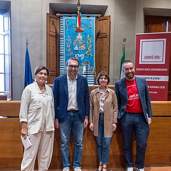 /images/5/9/59-contesto-conferenza-gruppo-vert.jpeg
