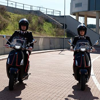 /images/6/0/60-carabinieri-scooter.jpg