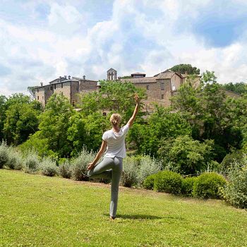 /images/6/1/61-yoga-all-aperto---castel-monastero.jpg
