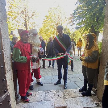 /images/6/2/62-apertura-castello-babbo-natale-montepulciano.jpeg