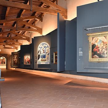 /images/6/4/64-museo-degli-innocenti-interno1.jpg