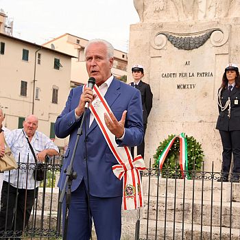 /images/7/0/70-cerimonia-2-settembre-liberazione-empoli-eugenio-giani.jpeg